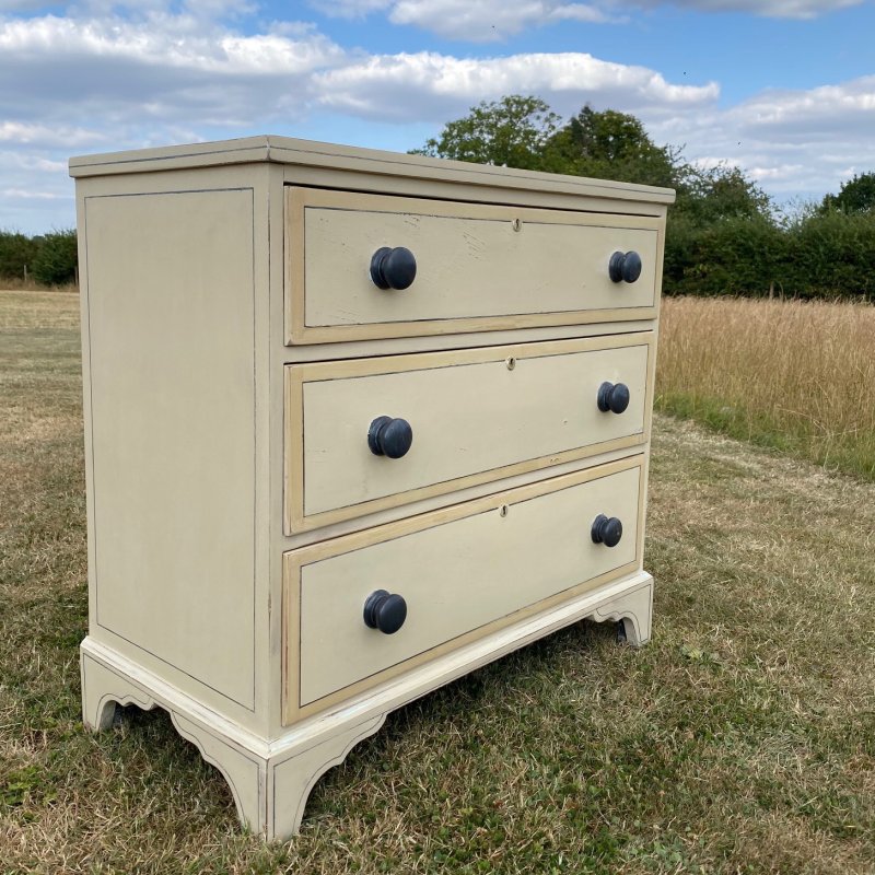 Painted pine chest of drawers