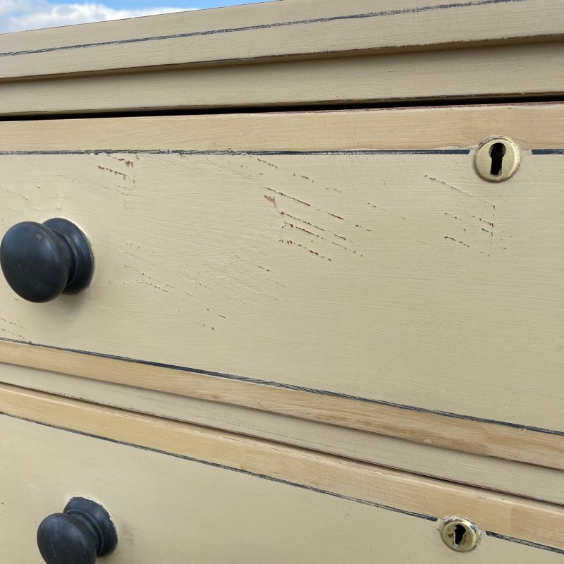 Painted pine chest of drawers - Image 4
