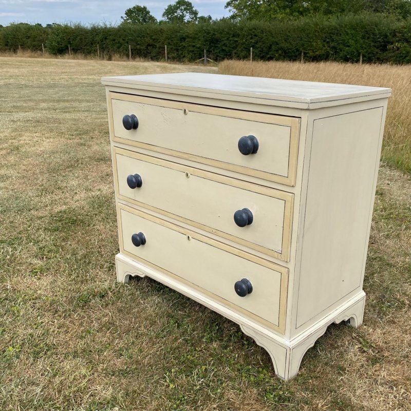 Painted pine chest of drawers - Image 5