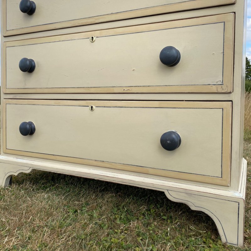 Painted pine chest of drawers - Image 7