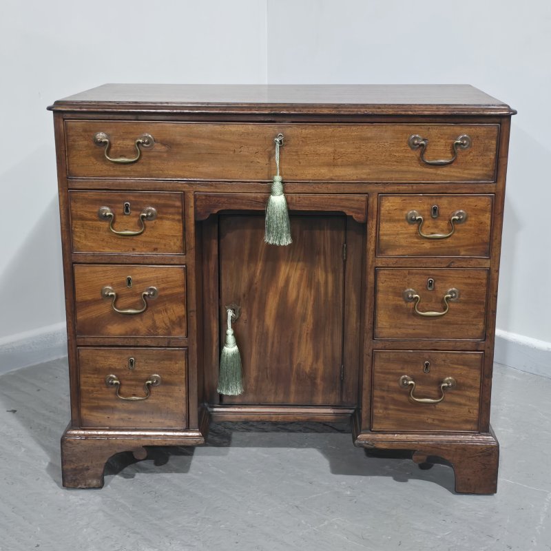 Superb Georgian Mahogany Desk - Image 8