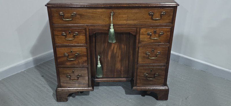 Superb Georgian Mahogany Desk - Image 7