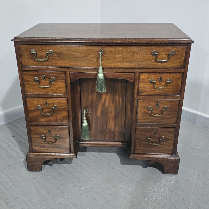 Superb Georgian Mahogany Desk - Image 19