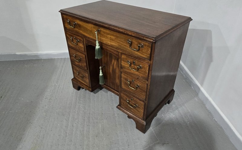 Superb Georgian Mahogany Desk - Image 6