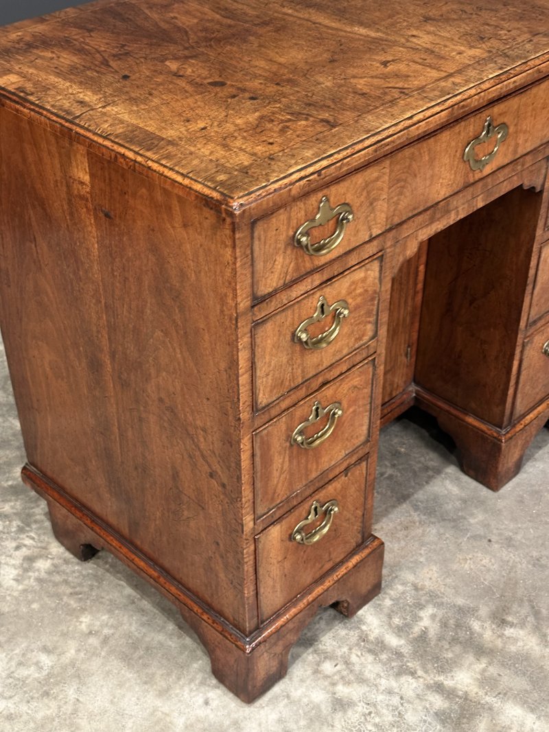 18th Century Walnut Kneehole Desk - Image 4
