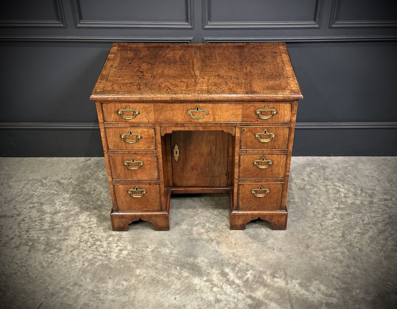 18th Century Walnut Kneehole Desk - Image 7