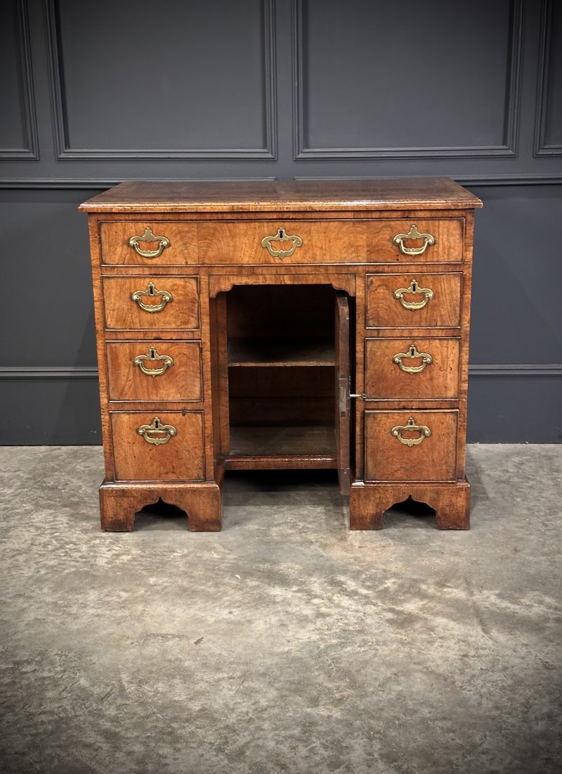 18th Century Walnut Kneehole Desk - Image 5