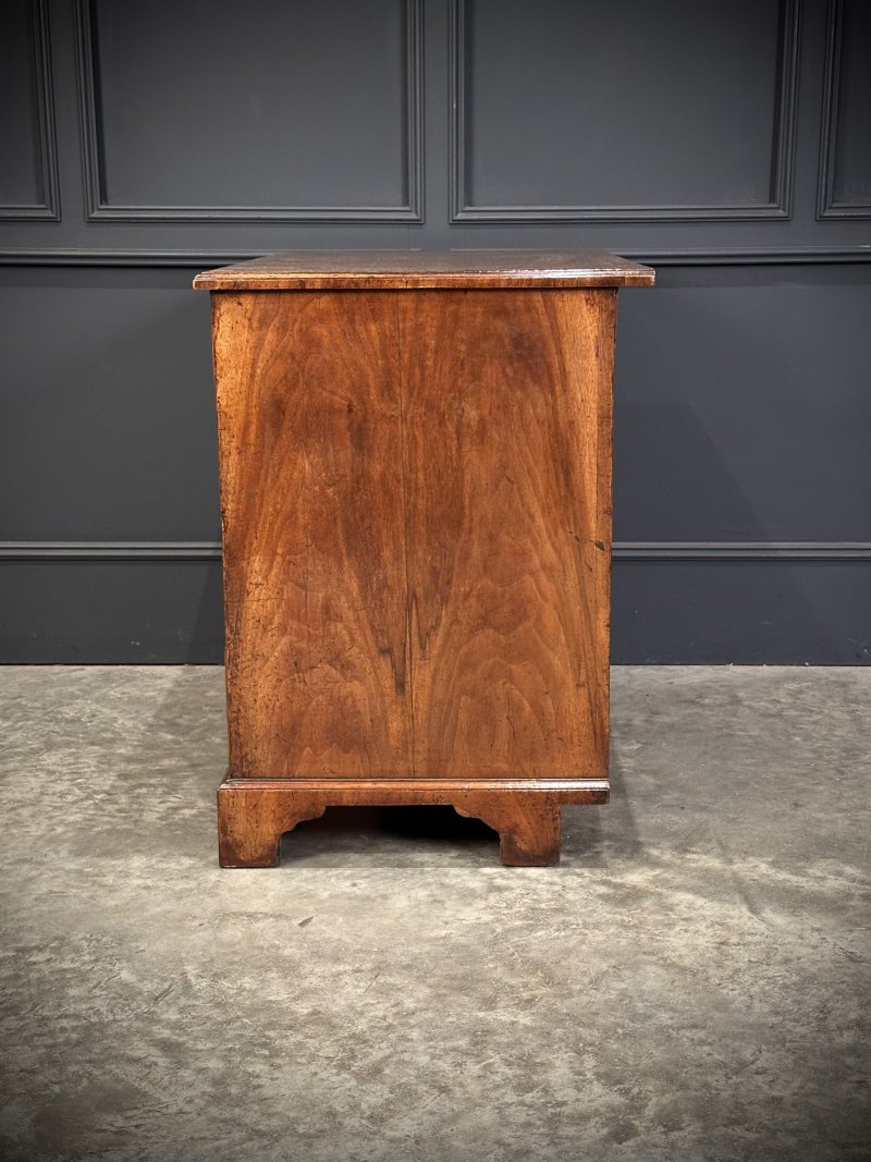 18th Century Walnut Kneehole Desk - Image 12