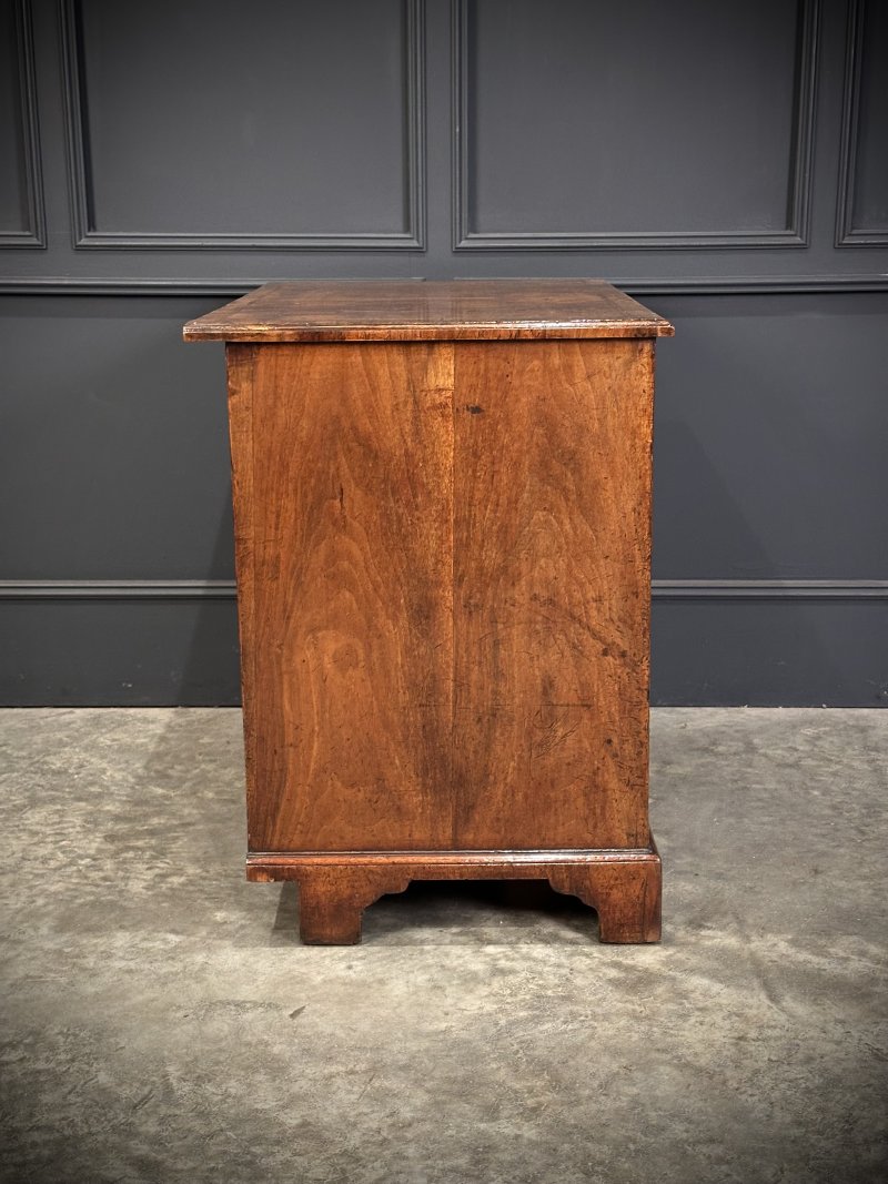 18th Century Walnut Kneehole Desk - Image 14