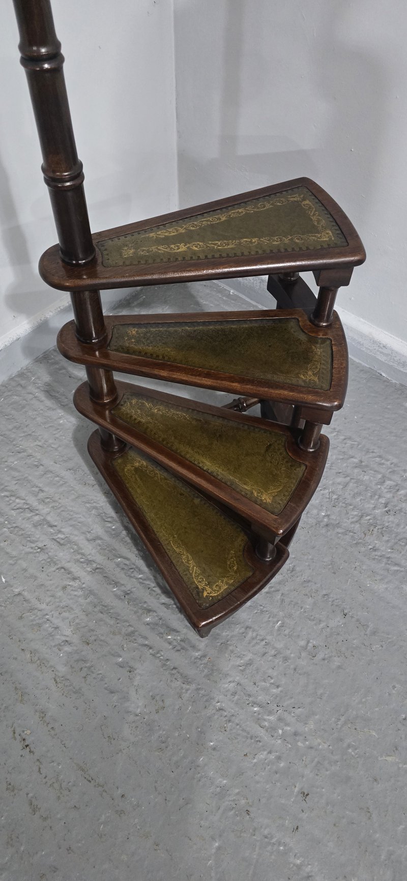 Good Set Mahogany Library Steps - Image 8