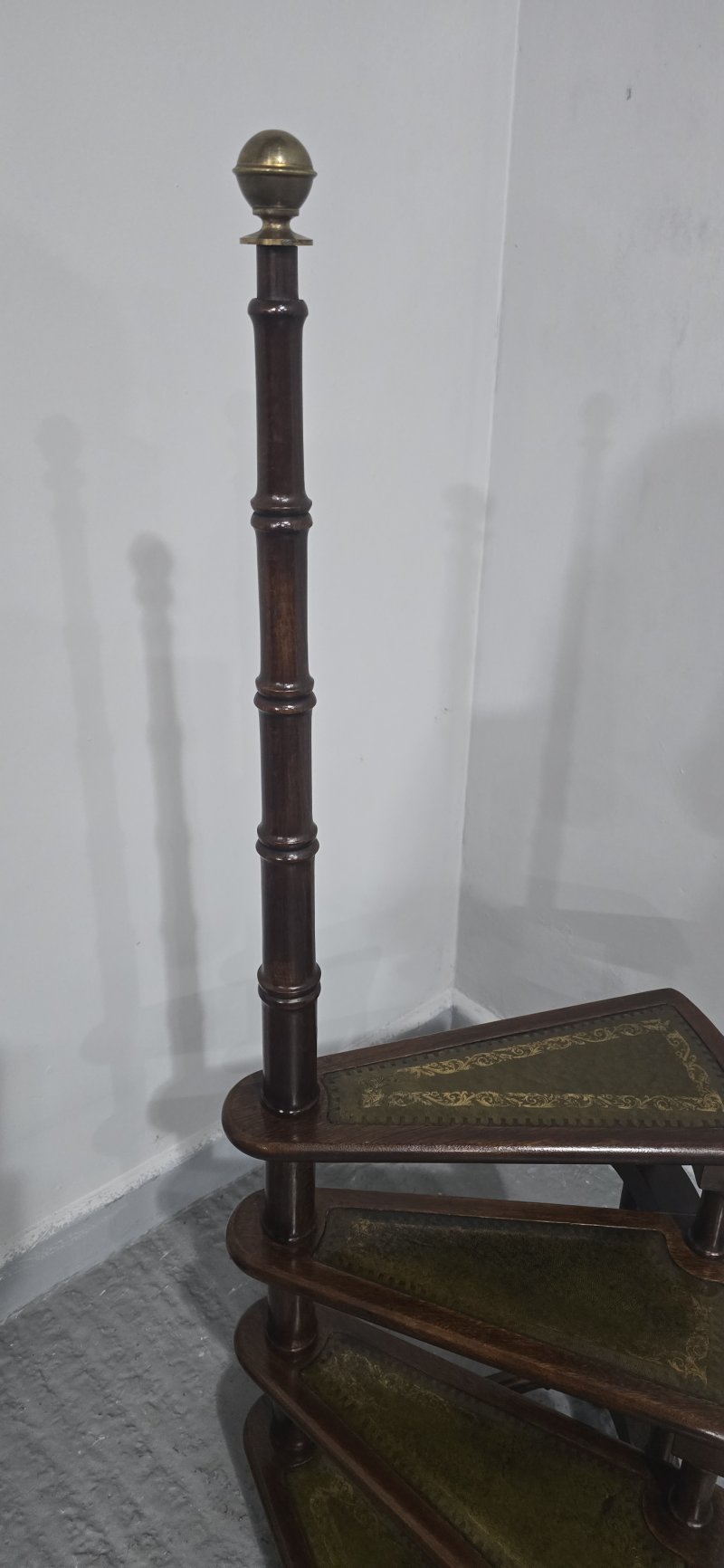 Good Set Mahogany Library Steps - Image 4