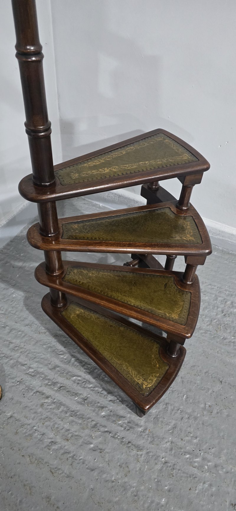 Good Set Mahogany Library Steps - Image 9