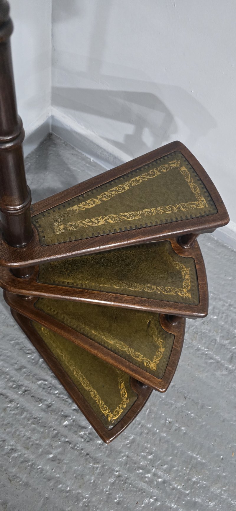 Good Set Mahogany Library Steps - Image 10