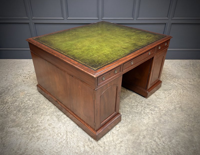 Large Victorian Mahogany Partners Desk - Image 10