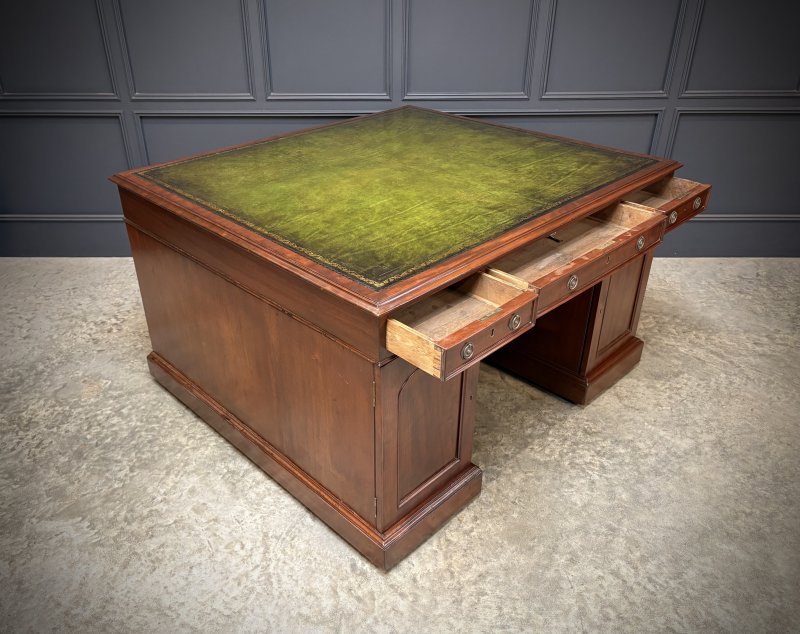 Large Victorian Mahogany Partners Desk - Image 11