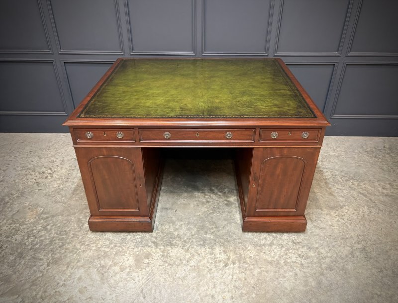 Large Victorian Mahogany Partners Desk - Image 12