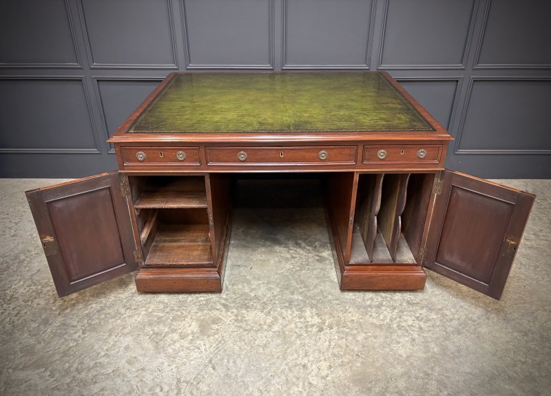 Large Victorian Mahogany Partners Desk - Image 13