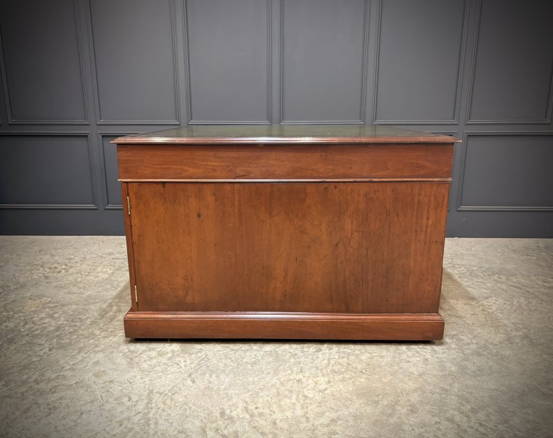 Large Victorian Mahogany Partners Desk - Image 5