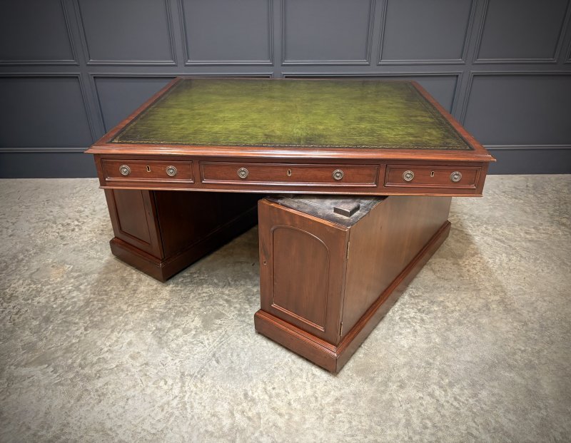 Large Victorian Mahogany Partners Desk - Image 15