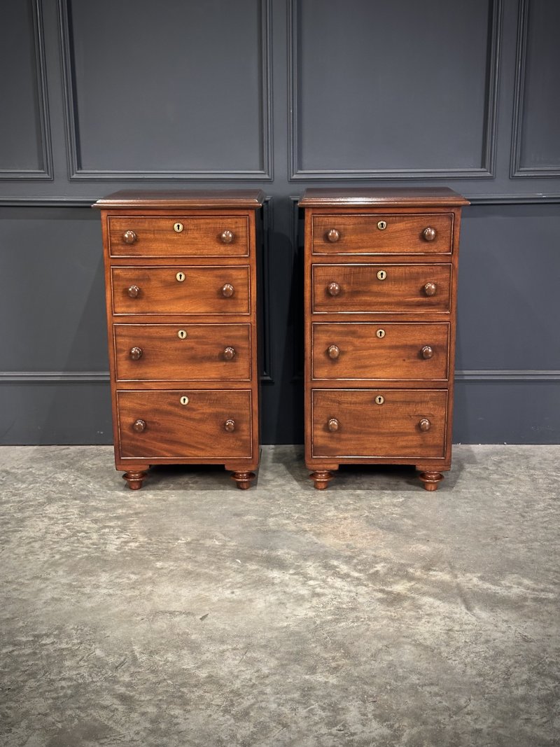 Pair of Quality Mahogany Bedside Chests - Image 5