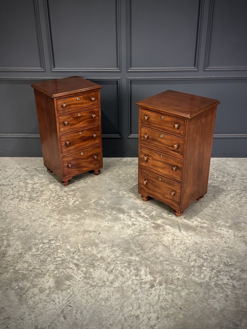 Pair of Quality Mahogany Bedside Chests - Image 9