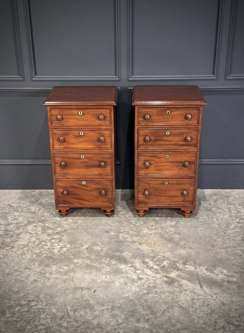 Pair of Quality Mahogany Bedside Chests - Image 3