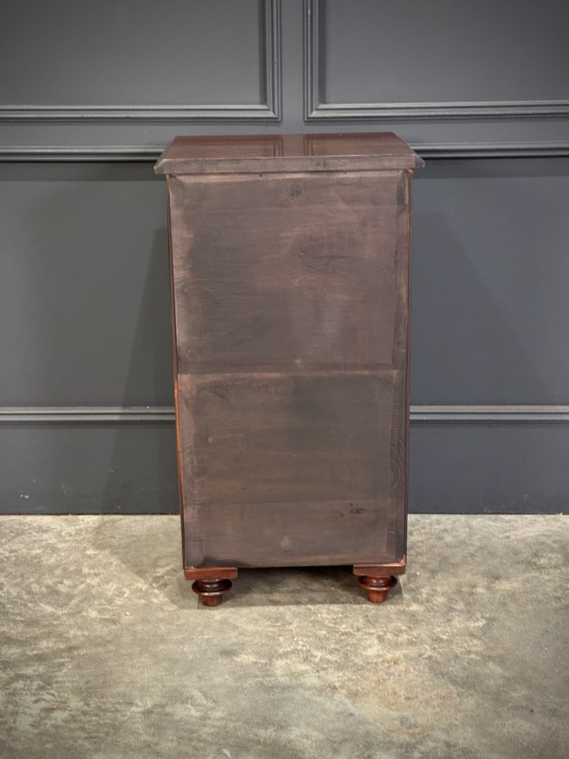 Pair of Quality Mahogany Bedside Chests - Image 6