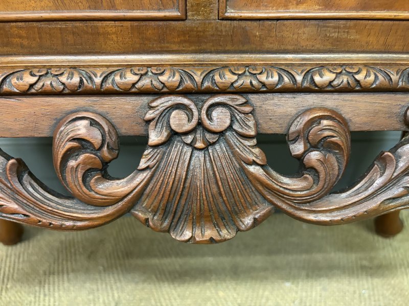 Queen Anne Style Display Cabinet by Maple & Co. - Image 16