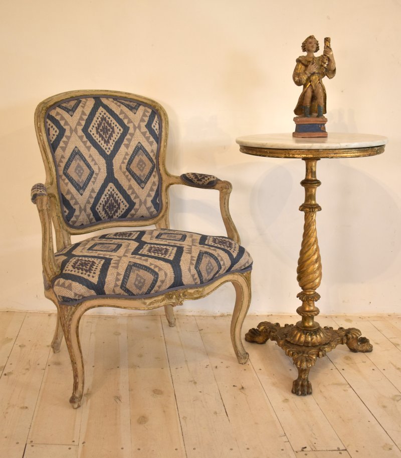 Gilt tri-pod table - Image 3