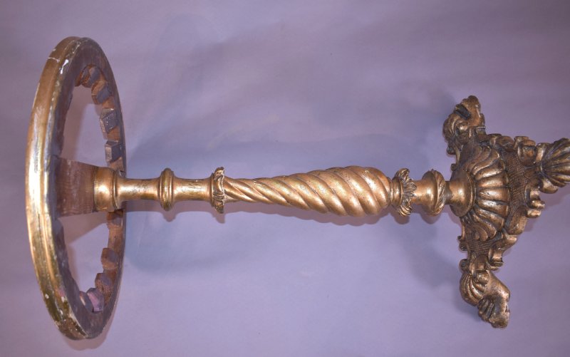 Gilt tri-pod table - Image 5