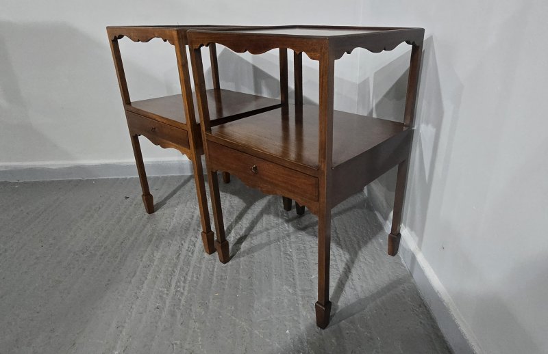 Pair Georgian Mahogany Bedside Lamp Tables - Image 3