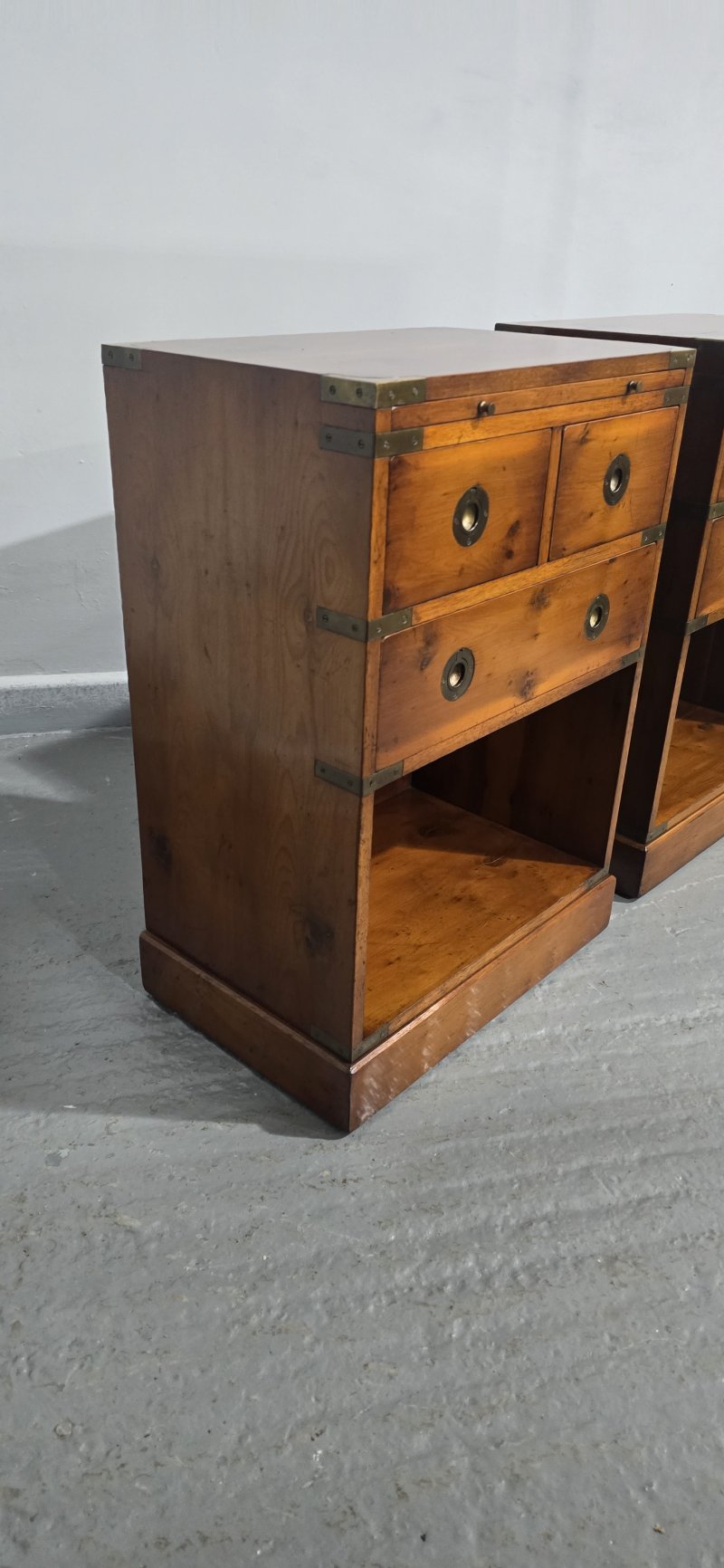 Superb Pair Yew Campaign Bedside Lamp Tables - Image 10