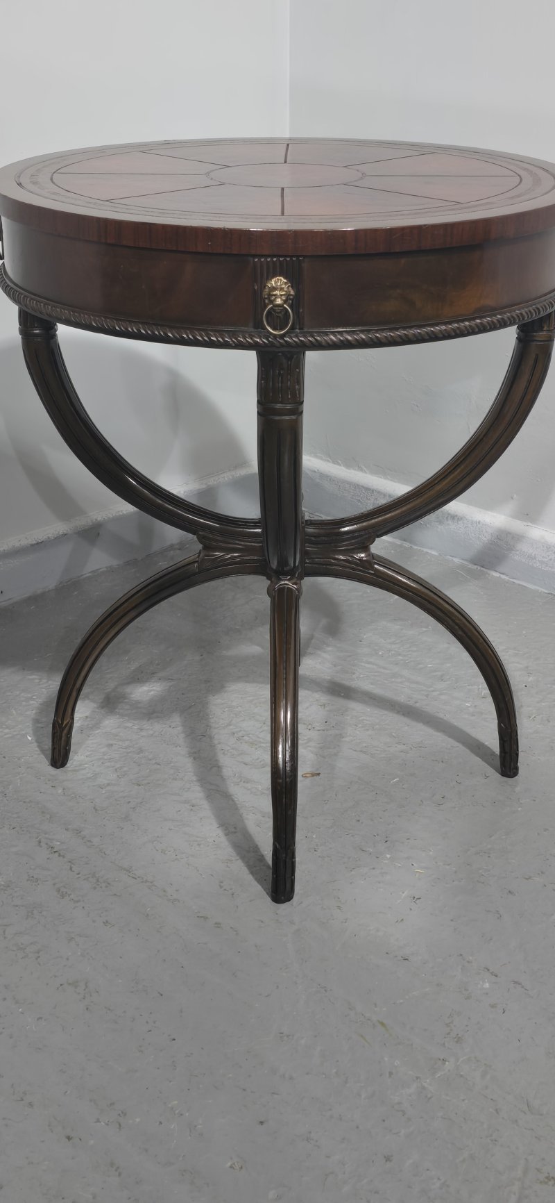 Very Good Mahogany Occasional Centre Table - Image 4