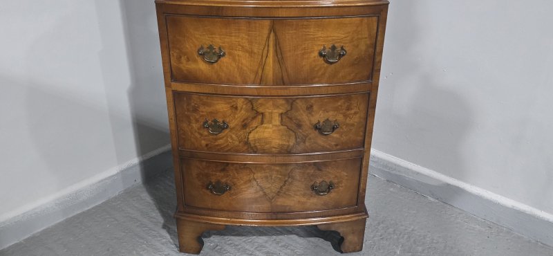 Small Sized Burr Walnut Queen Anne Chest on Chest of Drawers - Image 4