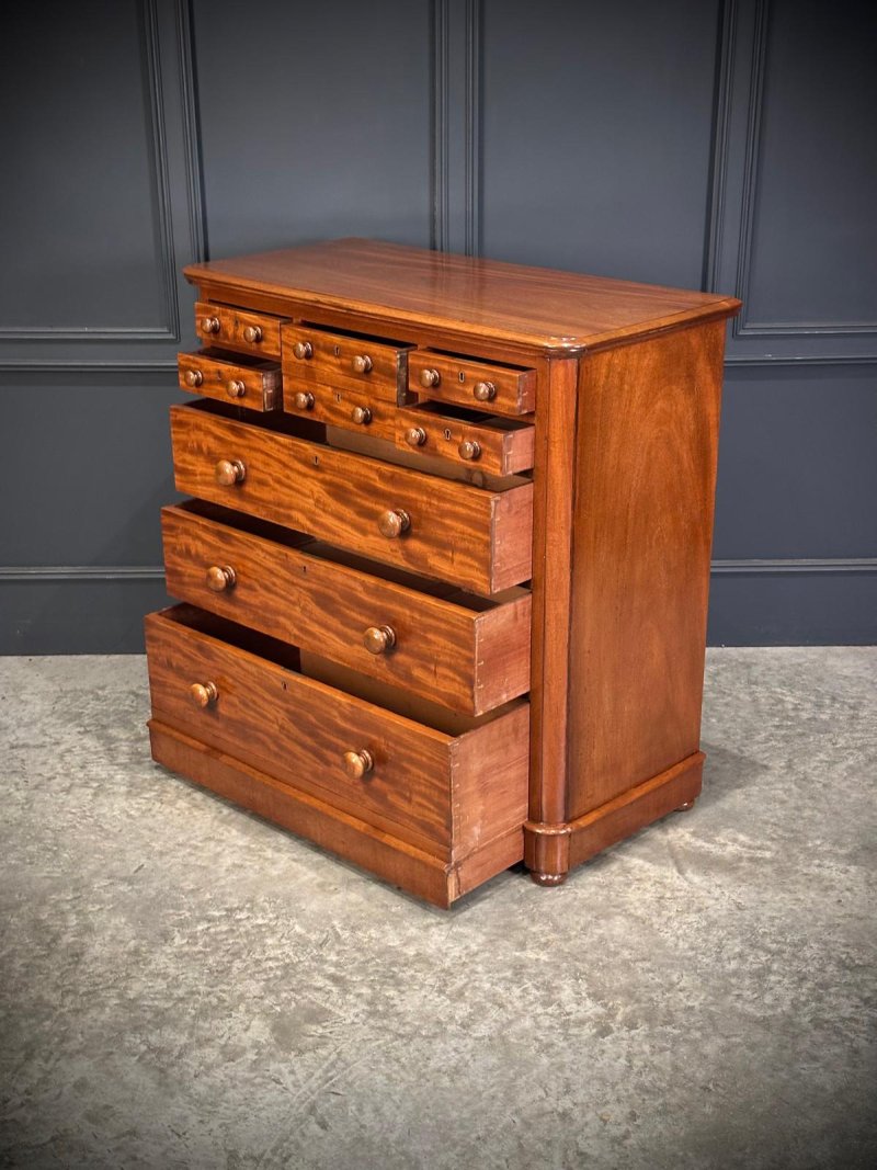 Victorian Mahogany Chest of Drawers - Image 4