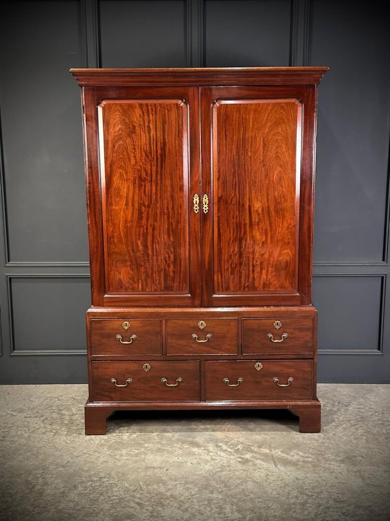Georgian Mahogany Gentlemans Wardrobe - Image 2