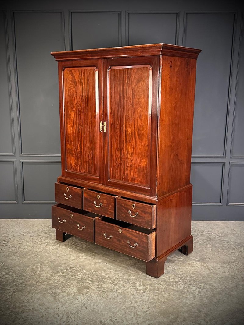 Georgian Mahogany Gentlemans Wardrobe - Image 3
