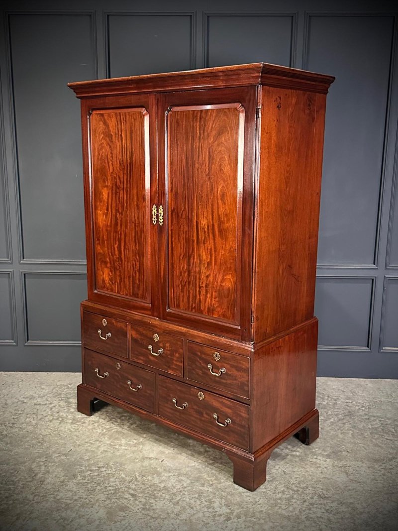 Georgian Mahogany Gentlemans Wardrobe - Image 4