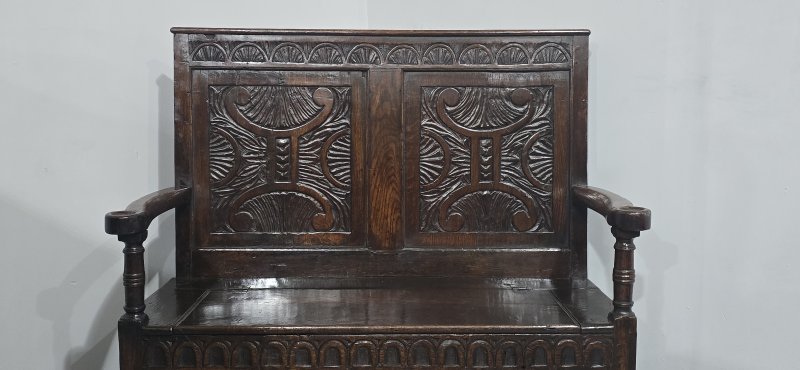 C18th Oak Monks Bench Hall Settle - Image 3