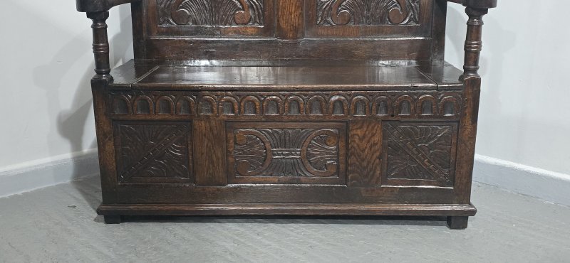 C18th Oak Monks Bench Hall Settle - Image 2