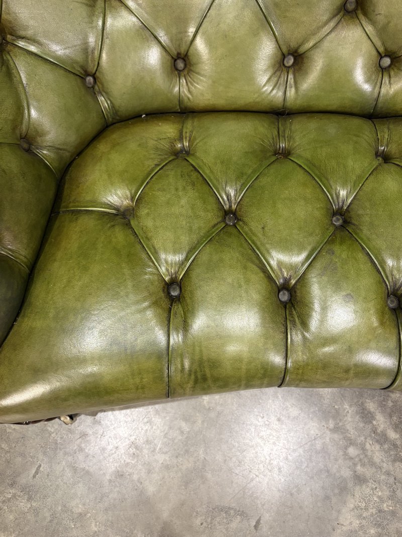 Victorian Green Buttoned Leather Double Spoon-Back Sofa - Image 12