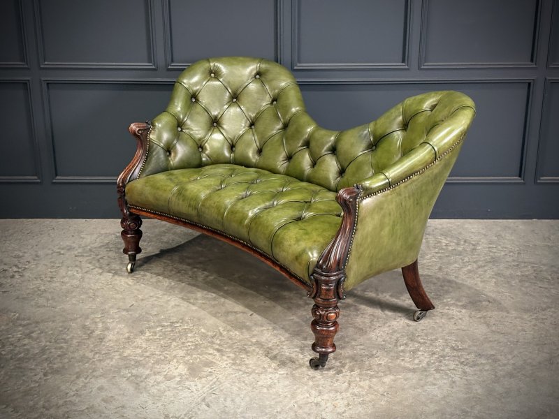 Victorian Green Buttoned Leather Double Spoon-Back Sofa - Image 6