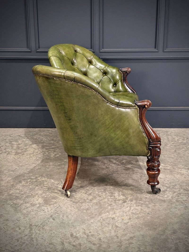 Victorian Green Buttoned Leather Double Spoon-Back Sofa - Image 11
