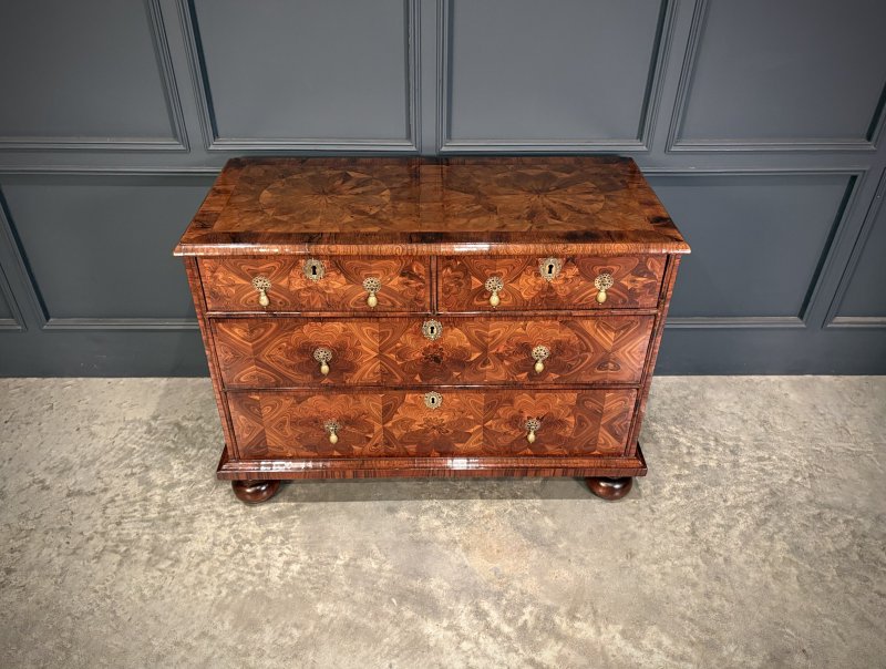 17th Century Kingwood Oyster Veneered Chest - Image 5