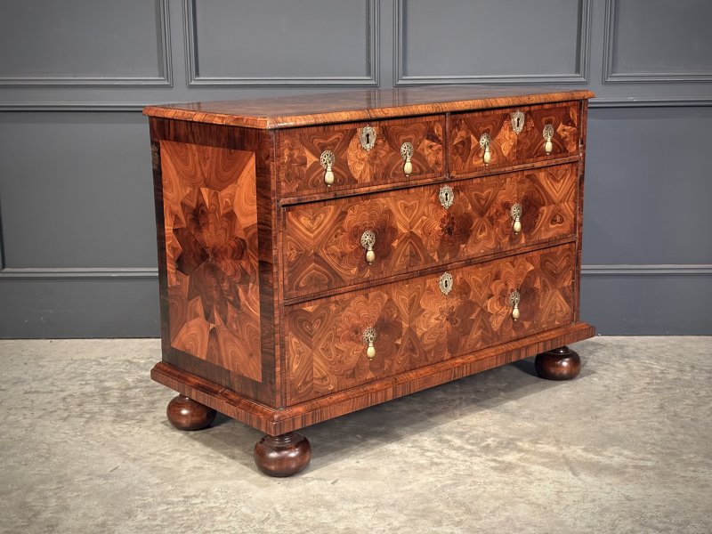 17th Century Kingwood Oyster Veneered Chest - Image 2