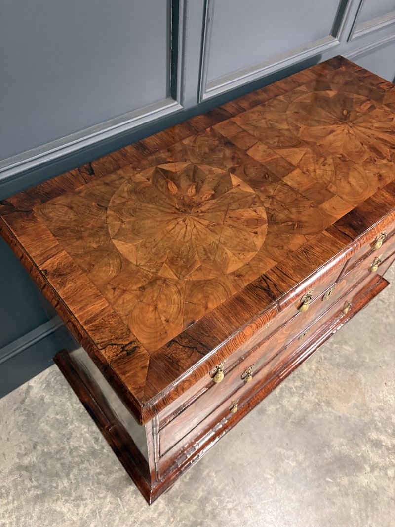 17th Century Kingwood Oyster Veneered Chest - Image 6