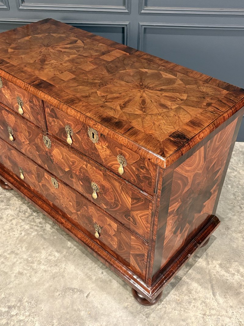 17th Century Kingwood Oyster Veneered Chest - Image 7