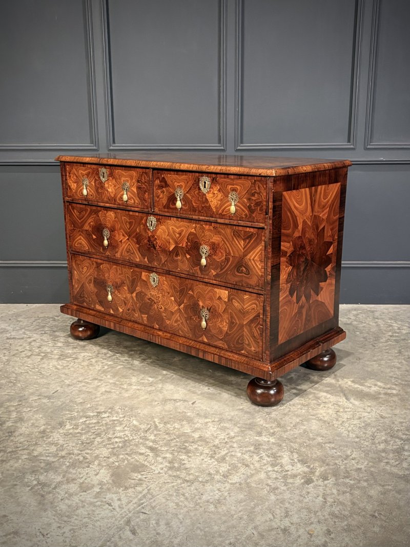 17th Century Kingwood Oyster Veneered Chest - Image 4