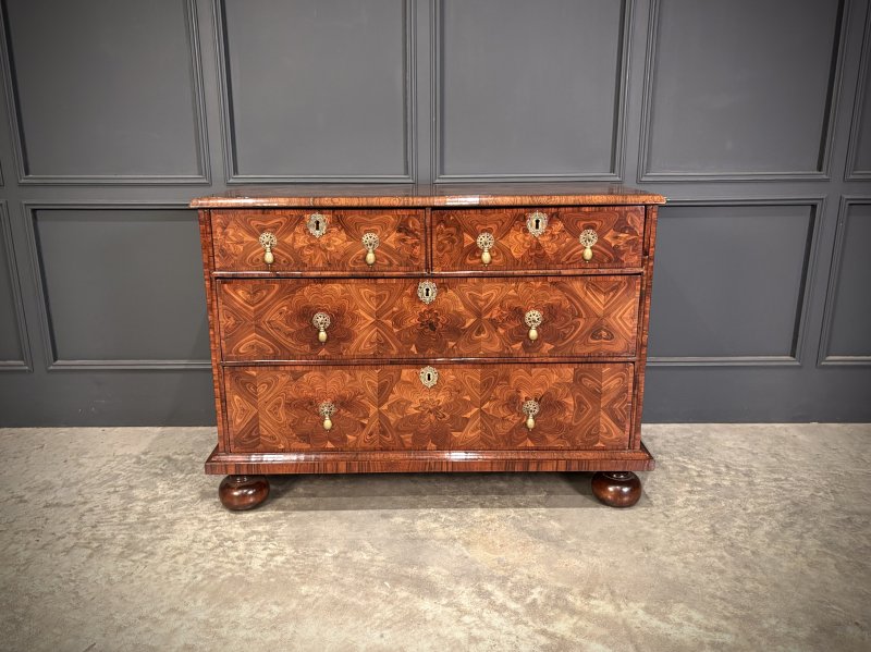 17th Century Kingwood Oyster Veneered Chest - Image 3