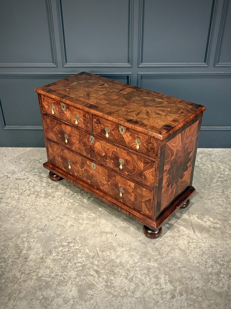 17th Century Kingwood Oyster Veneered Chest - Image 8
